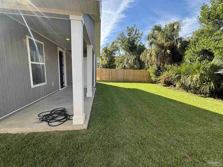 Property Photo:  2116 W De Soto St  FL 32505
