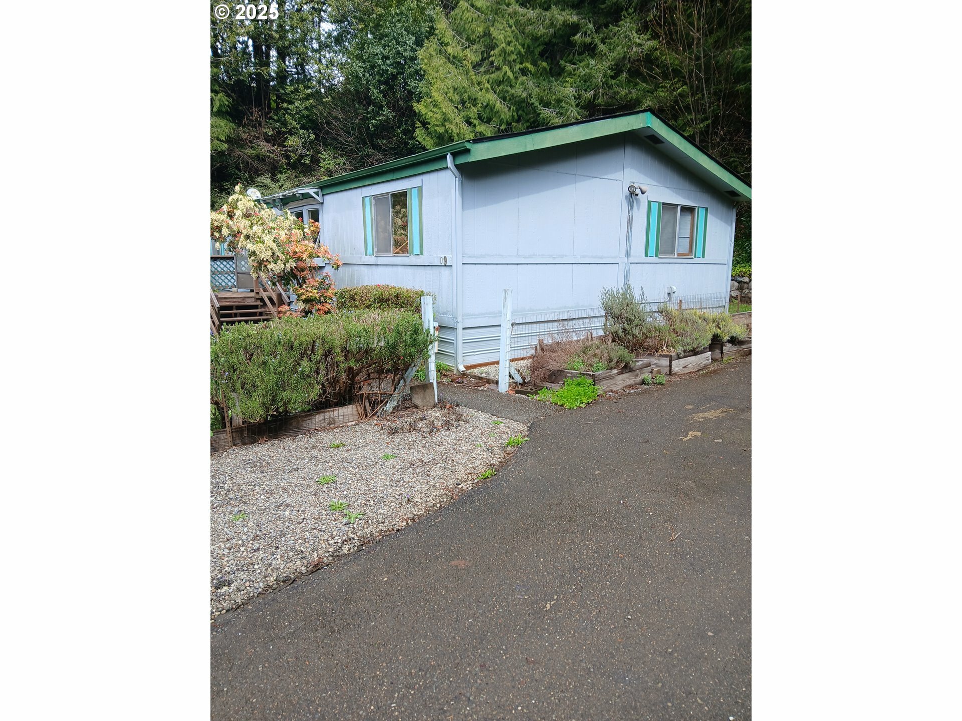 Property Photo: 1050 N Cedar Point Rd OR 97423