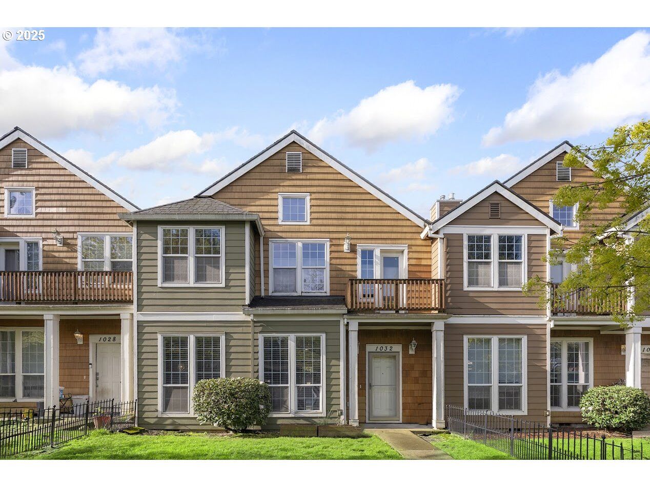 Property Photo:  1032 NW Burnside Rd  OR 97030 