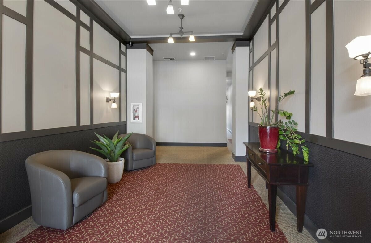 Property Photo: 1909 10th Avenue W 301 WA 98119