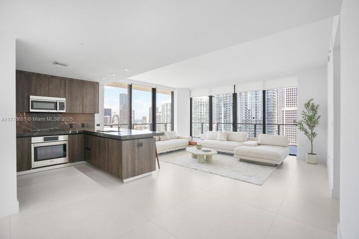 88 SW 7th Street 2411  Miami FL 33130 photo