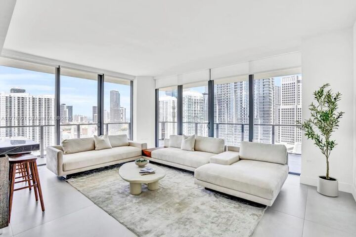 88 SW 7th Street 2411  Miami FL 33130 photo