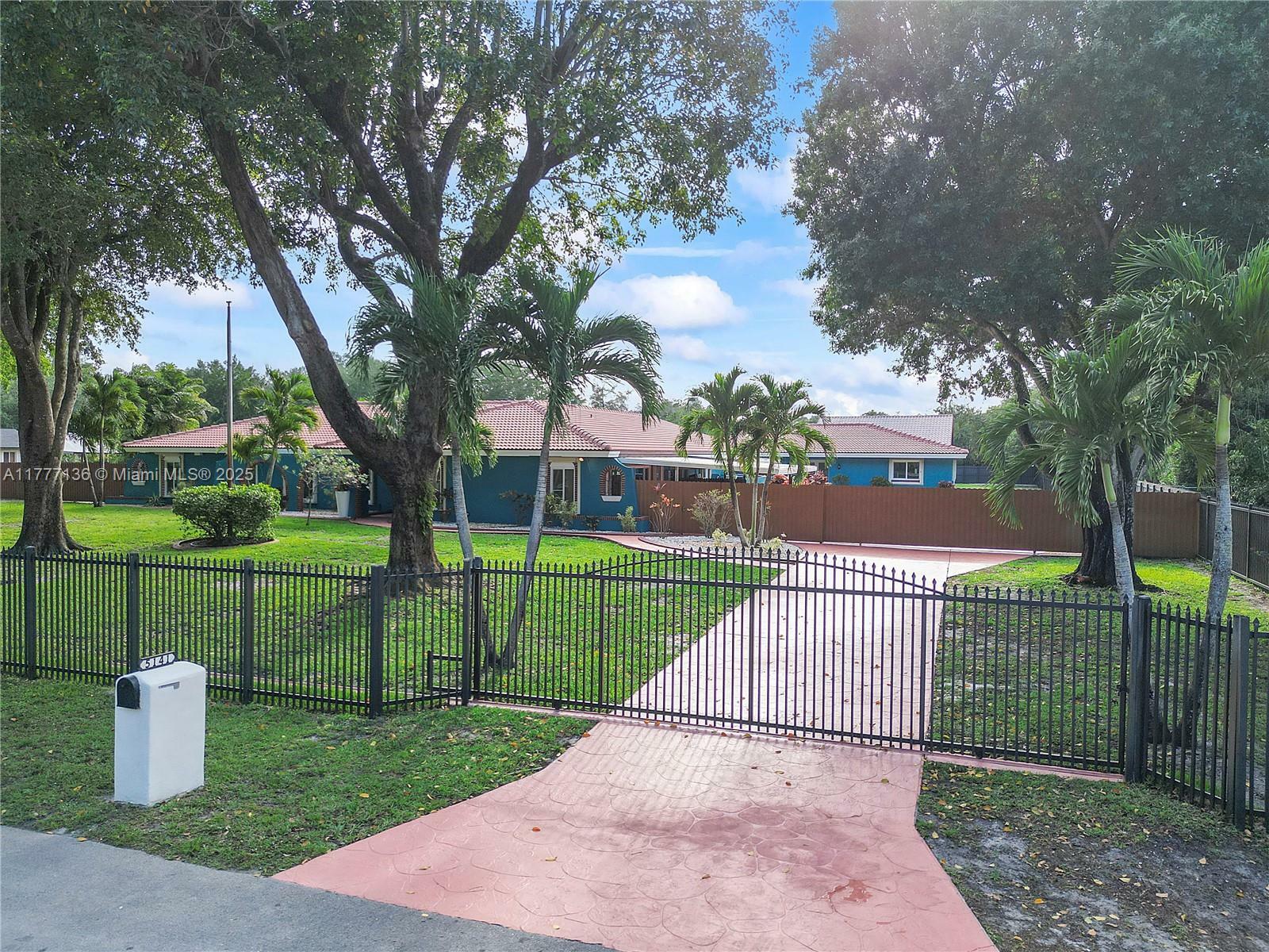 Property Photo: 5141 SW 109th Ave FL 33328