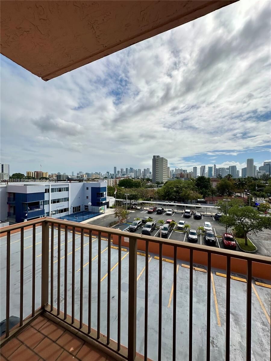 Property Photo:  199 SW 12th Ave 415B  FL 33130