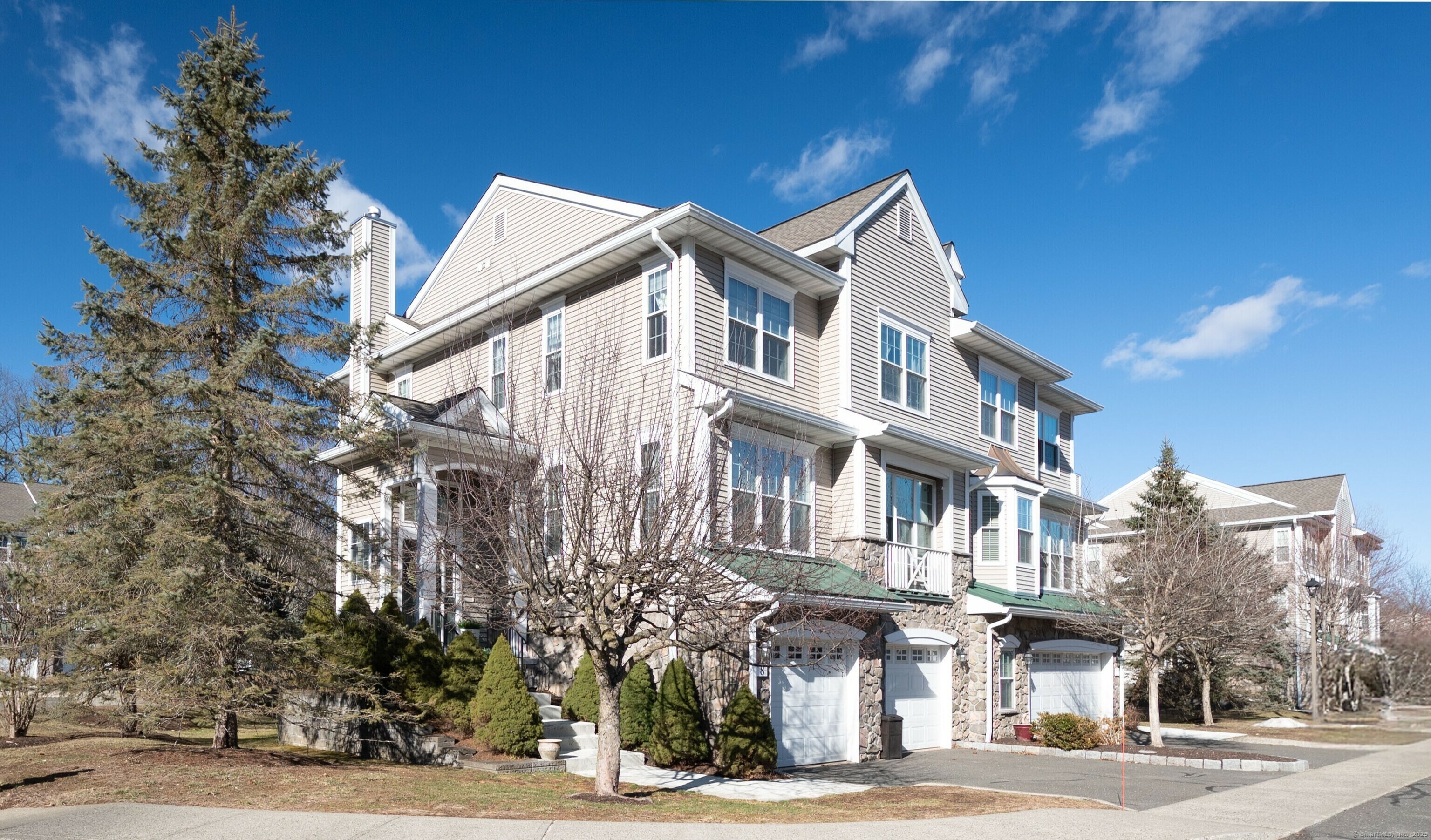 Property Photo: 8 Cambridge Drive 8 CT 06811