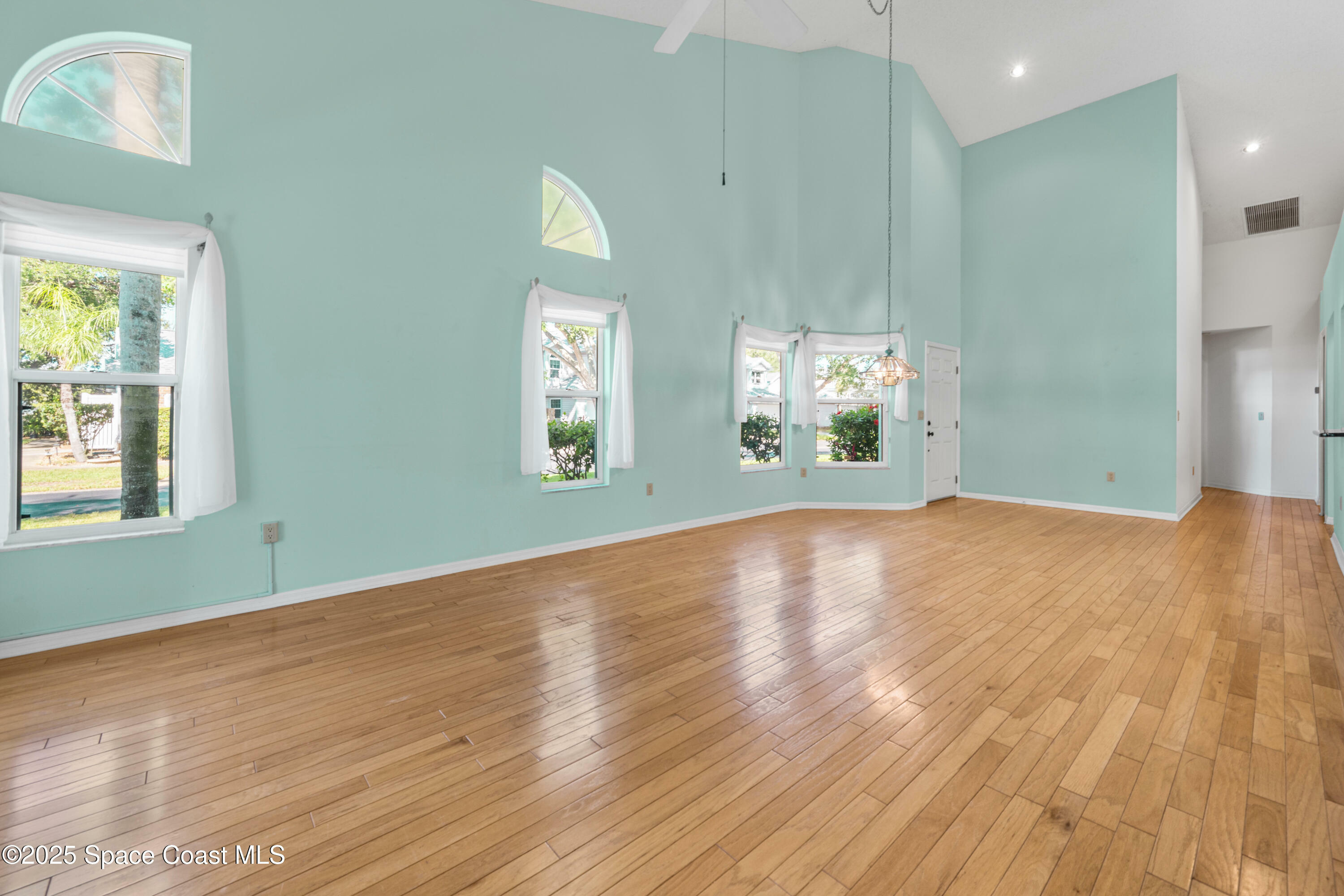 Property Photo: 209 Tradewinds Drive FL 32937