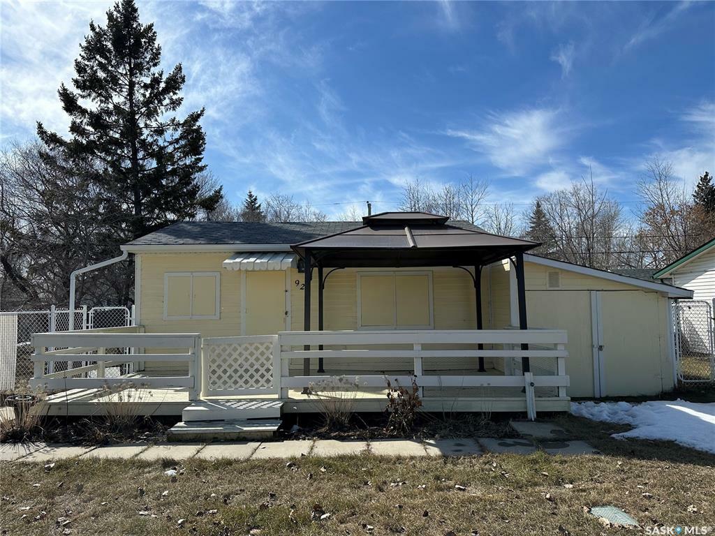 Property Photo: 922 Terry Street SK S0M 0L0
