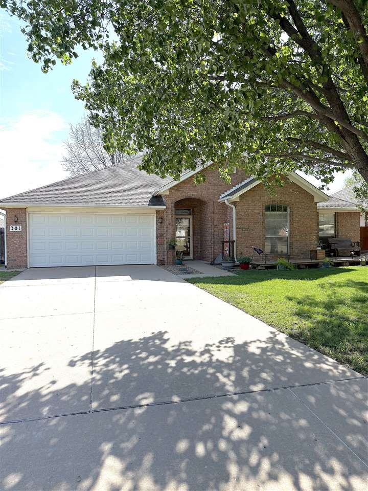 Property Photo:  301 S Keats Drive  OK 74074-6791 