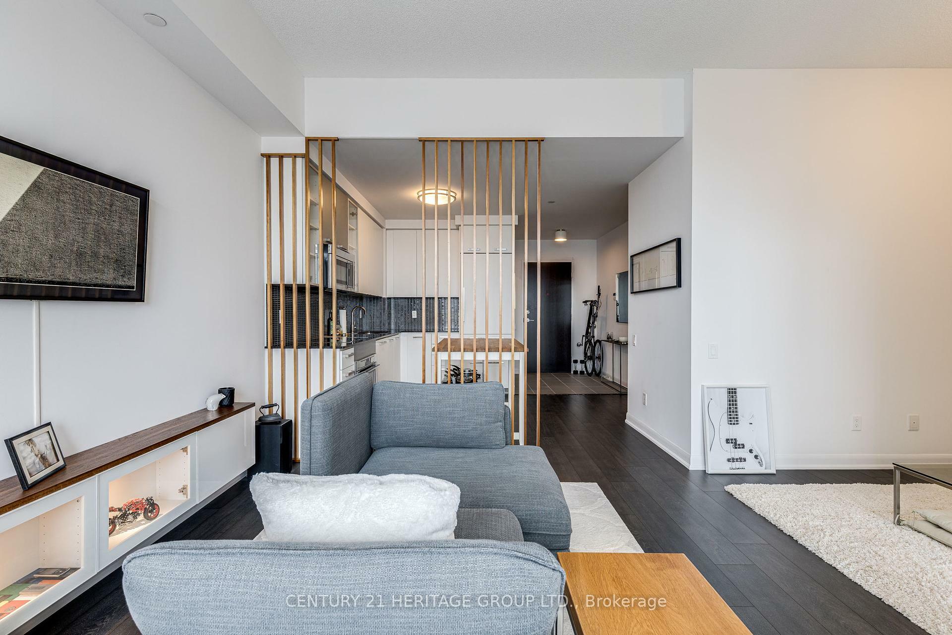 Property Photo: 5168 Yonge Street 3701 ON M2N 0G1