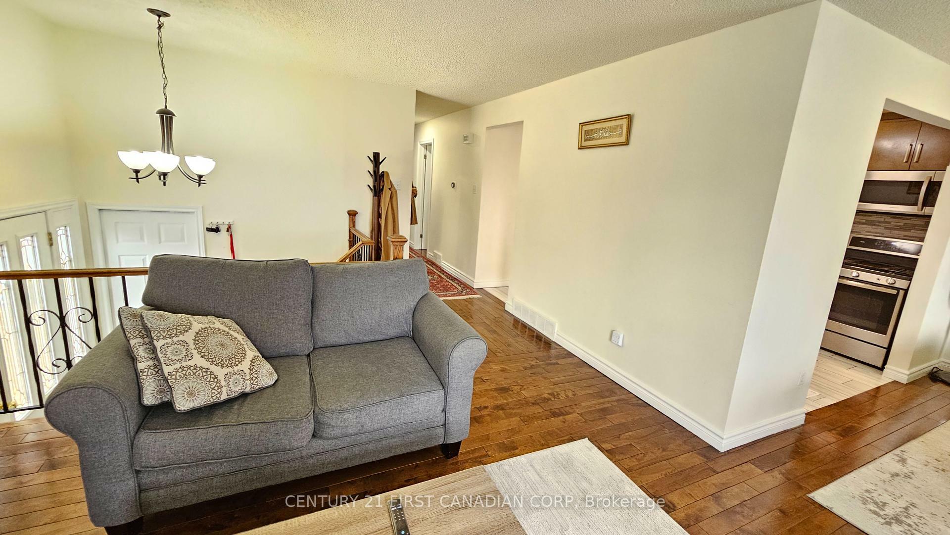 Property Photo: 45 Locust Crescent ON N6E 2K1
