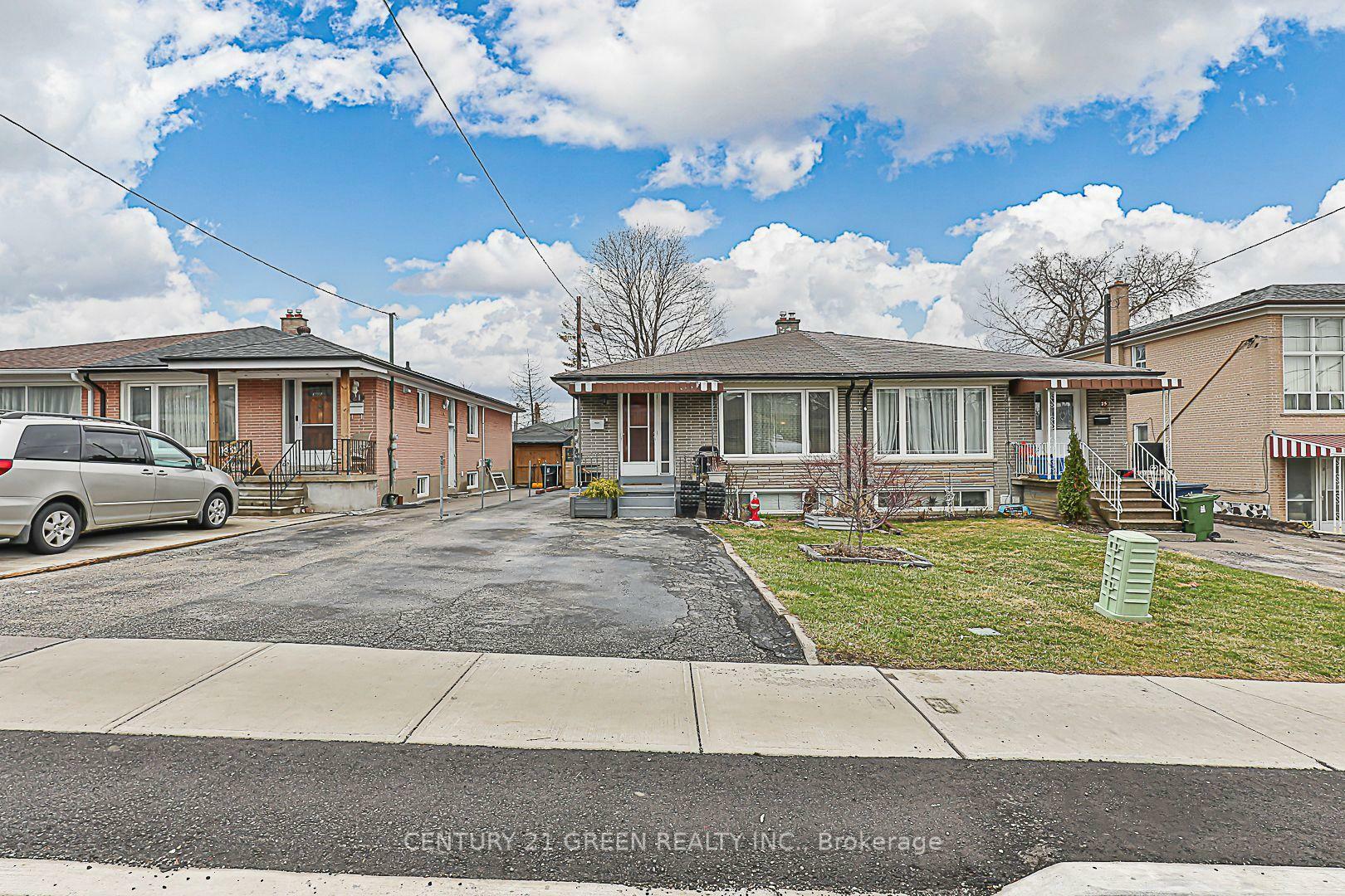 23 Chalkfarm Drive  Toronto ON M3L 1L1 photo