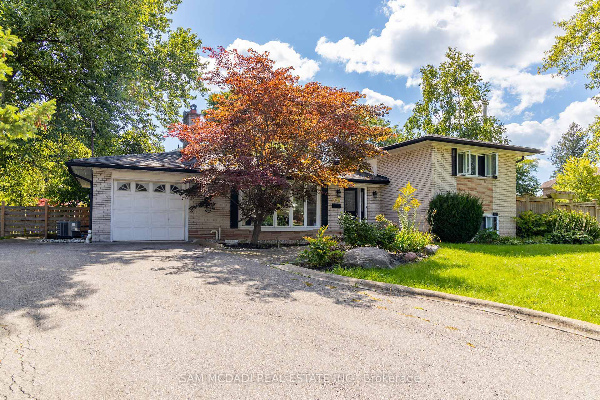 Property Photo: 1198 Willowbrook Drive S ON L6L 2J8