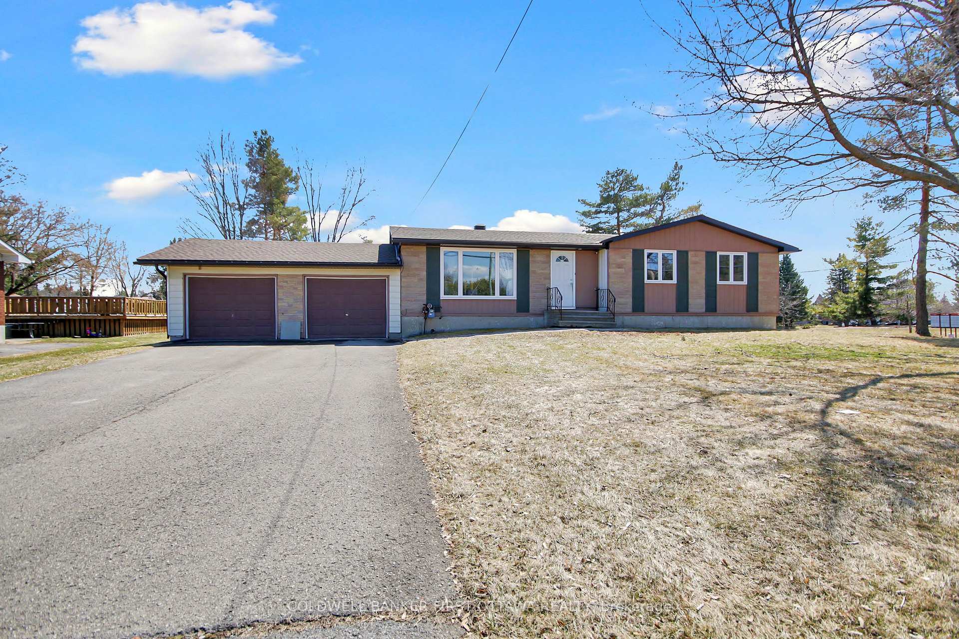 Property Photo: 7020 Parkway Road ON K4P 1A7