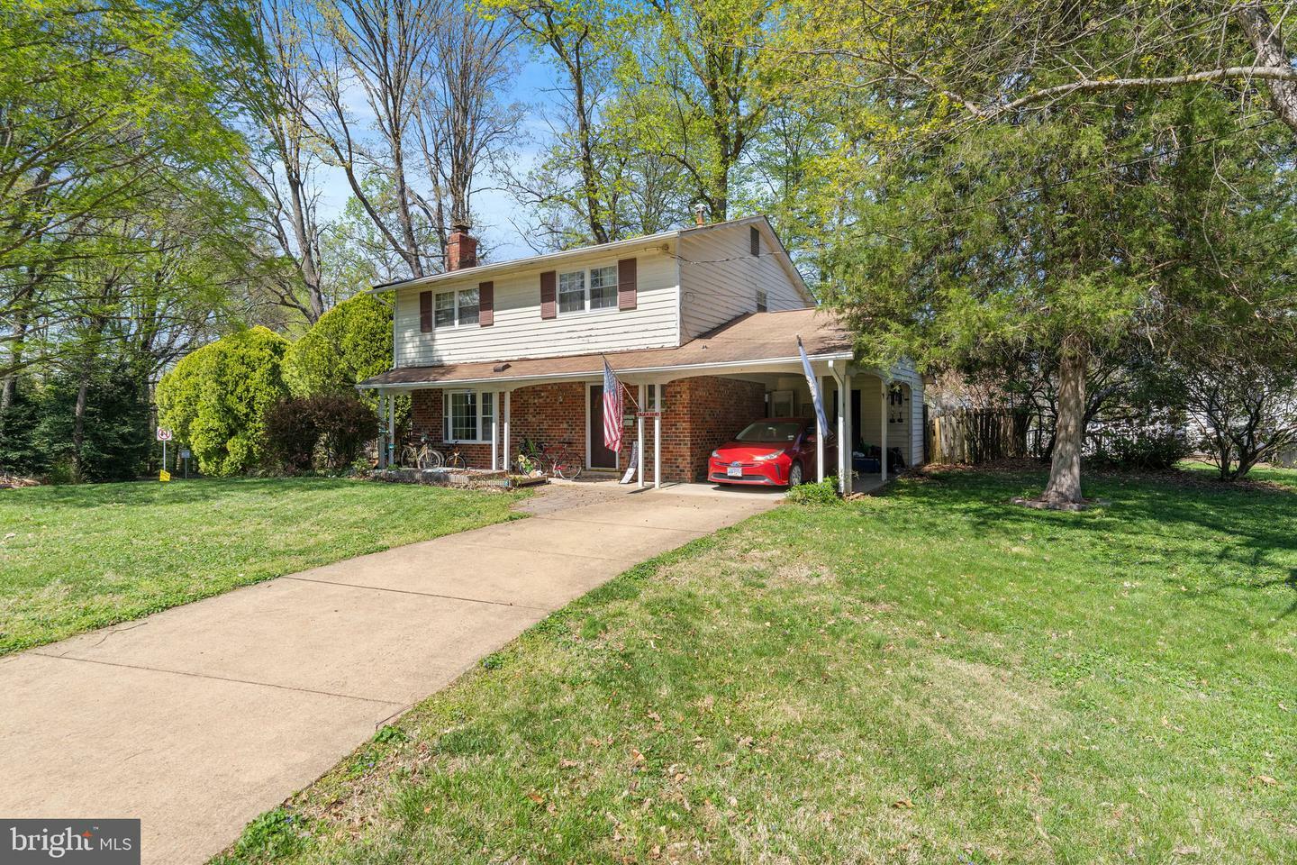 Property Photo: 8610 Clydesdale Road VA 22151