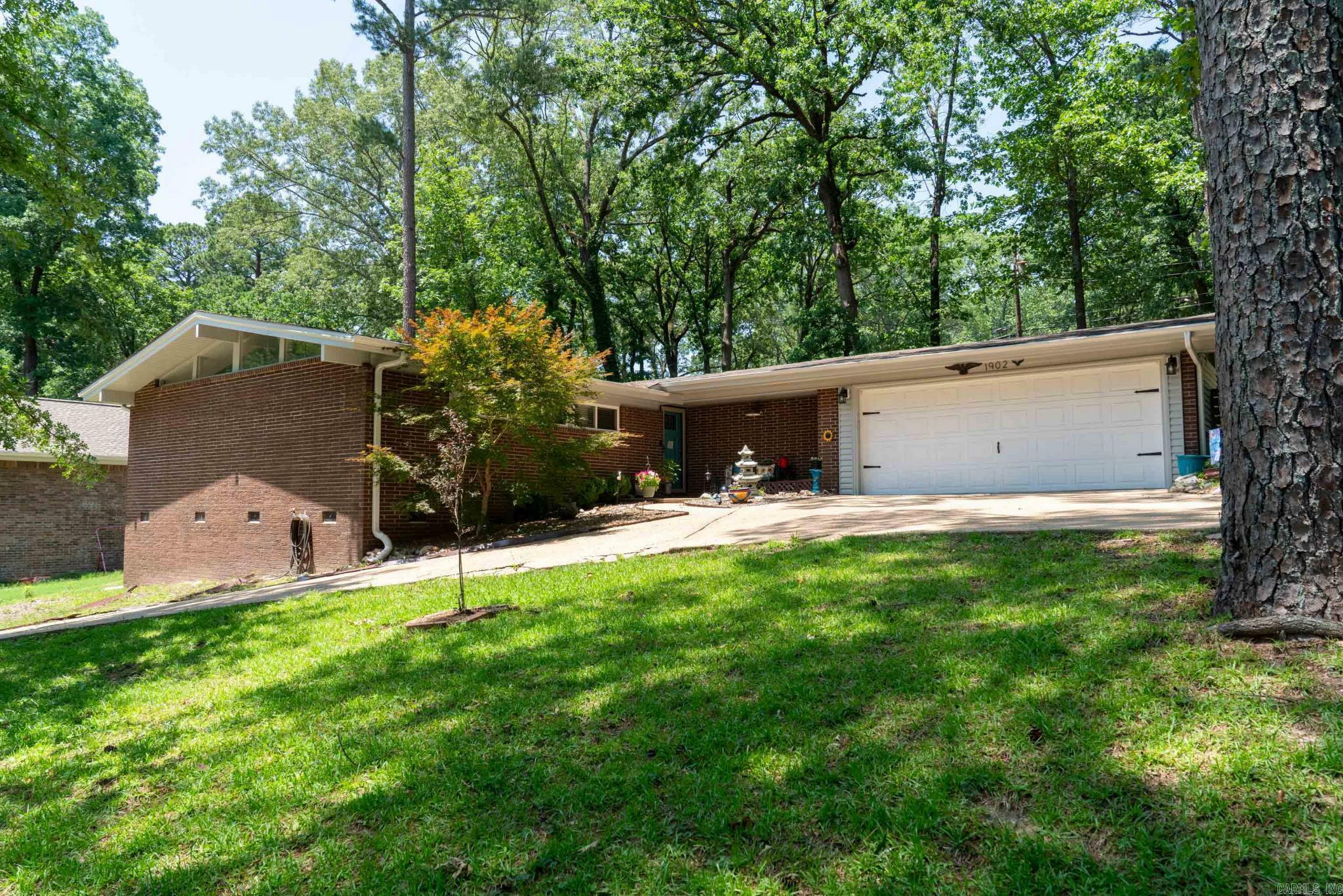 Property Photo: 1902 Lynnwood AR 72015