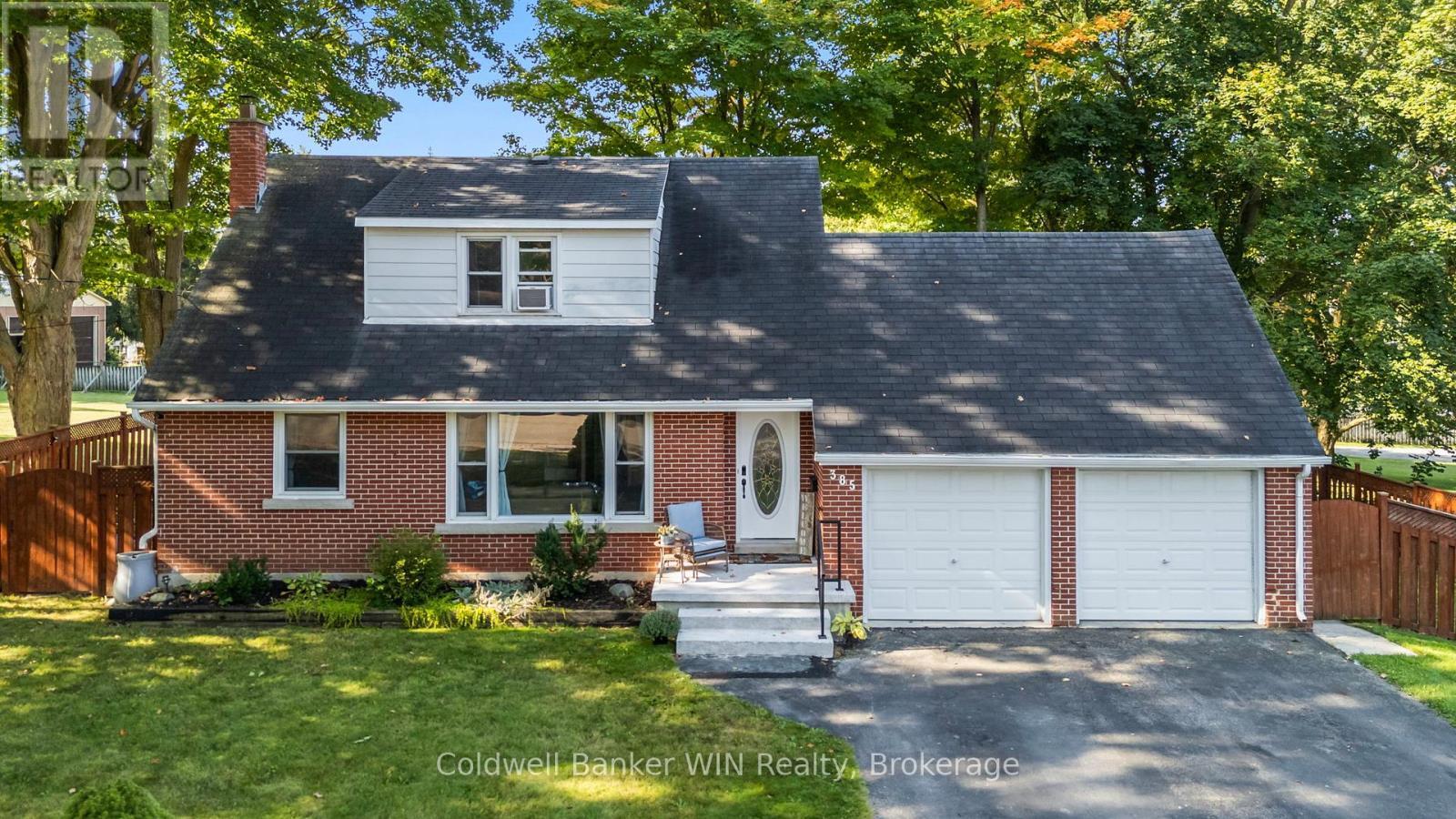 Property Photo: 385 Fergus Street North ON N0G 2L2