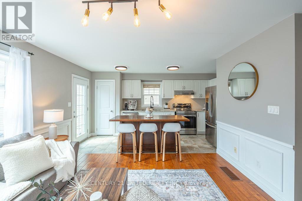 Property Photo: 912 Broadway Boulevard ON K9H 0G8