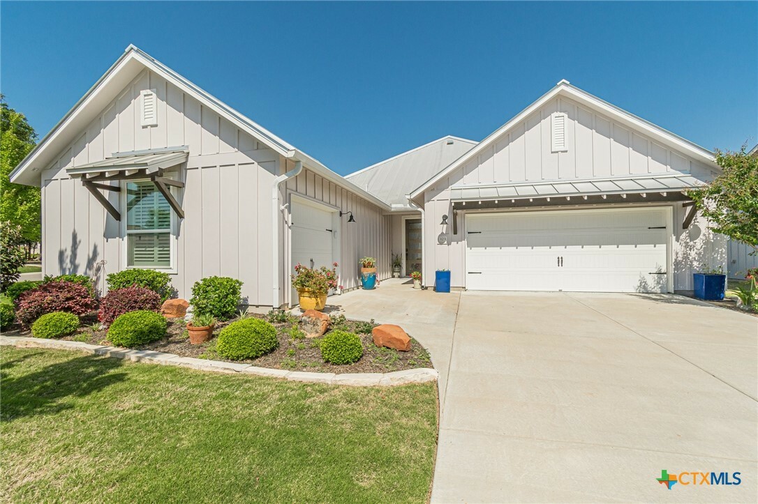 Property Photo: 123 Drawing Maple Street TX 78666