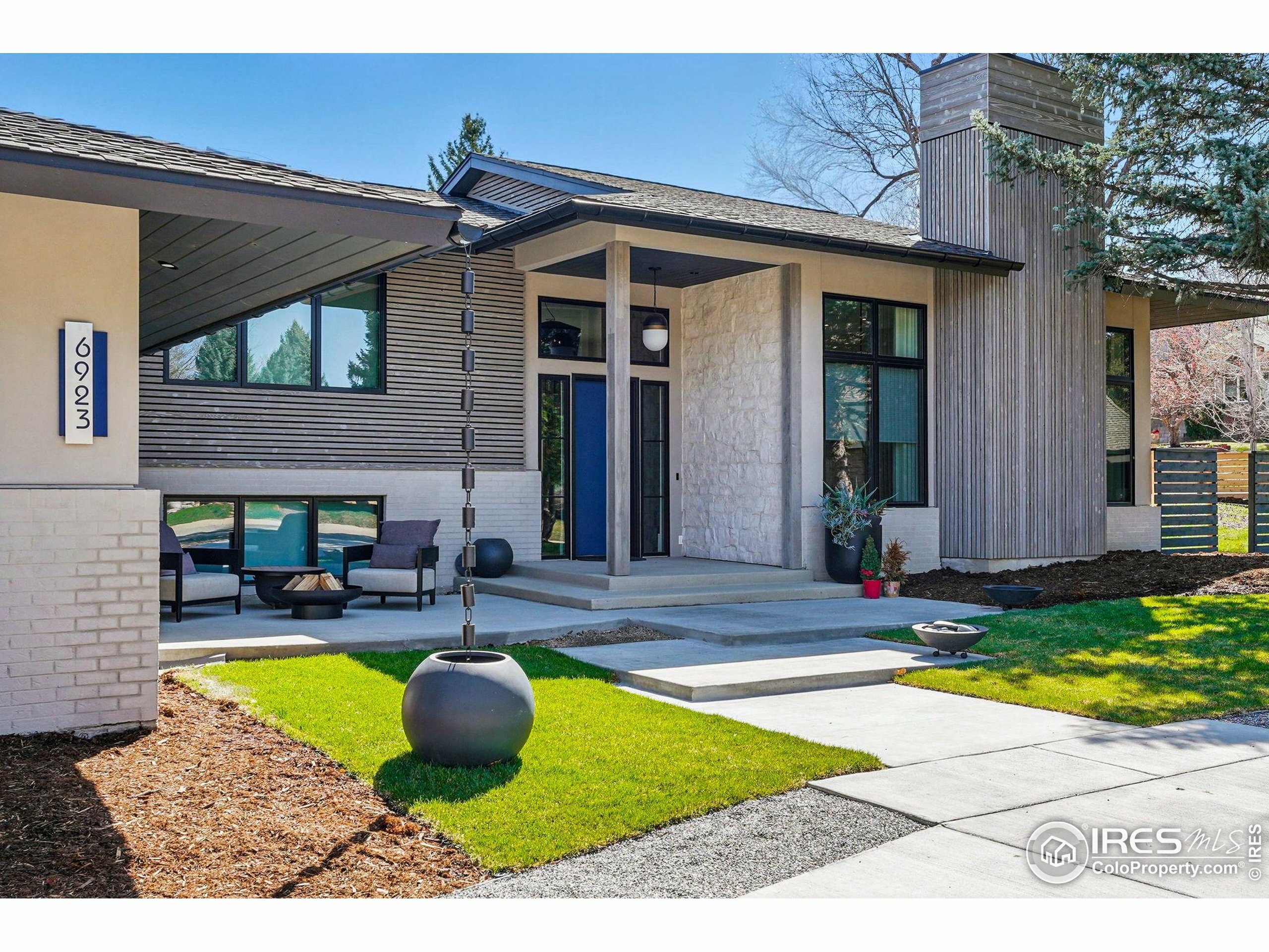 Property Photo: 6923 Hunter Pl CO 80301
