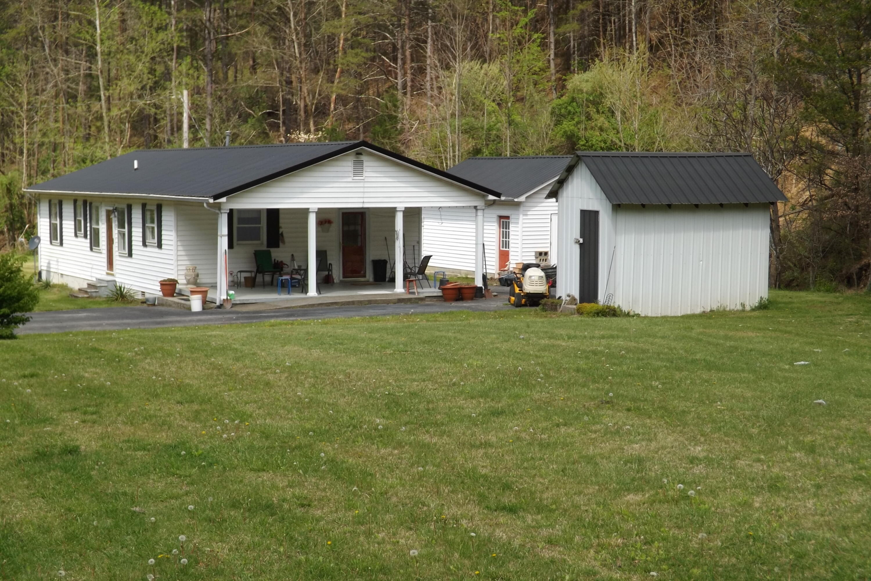 Property Photo:  221 North Thomas Branch Road  KY 40962 