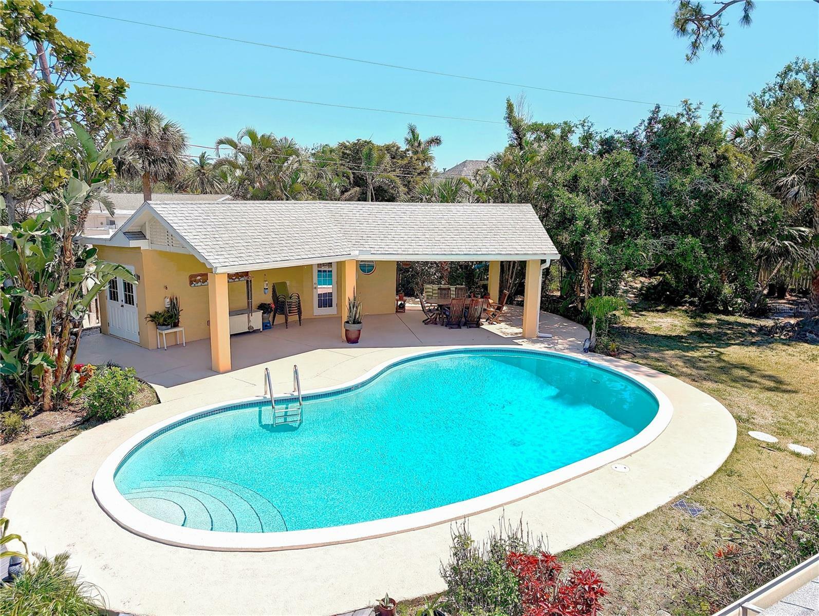 Property Photo: 337 Harbor Drive S FL 34285