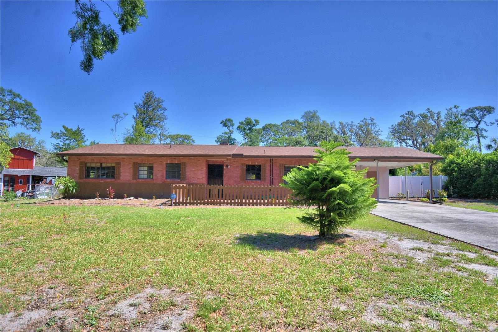 Property Photo:  306 Live Oak Avenue  FL 33617 