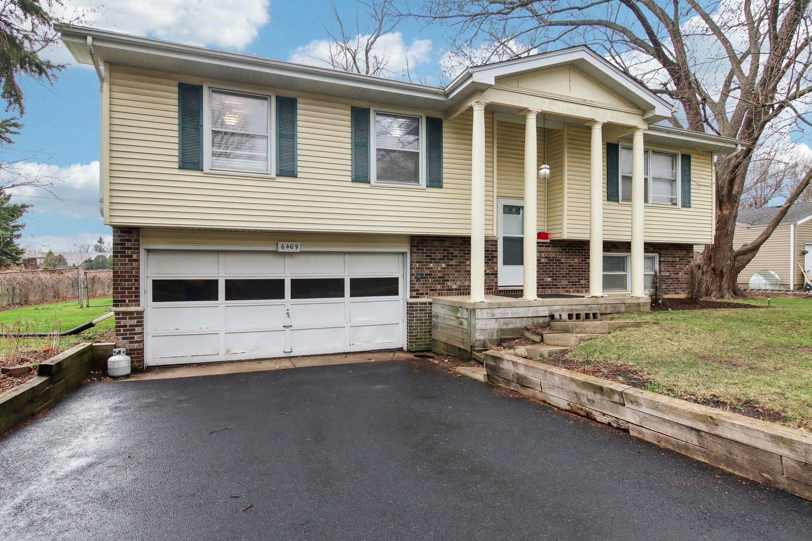 Property Photo:  6409 High Line Road  IL 60012 