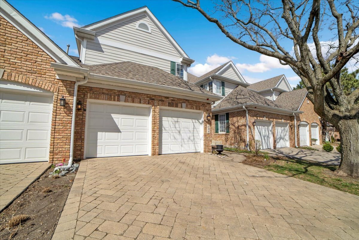 Property Photo: 444 Parkview Court IL 60514