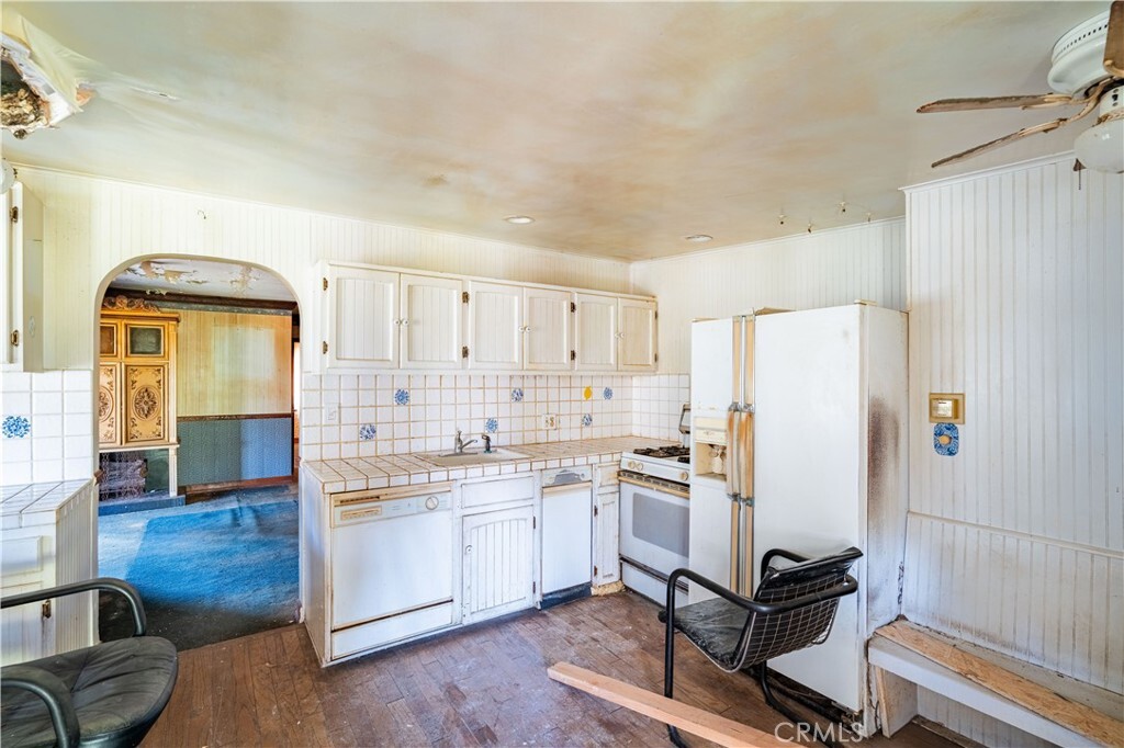 8718 Crescent Drive  Los Angeles CA 90046 photo
