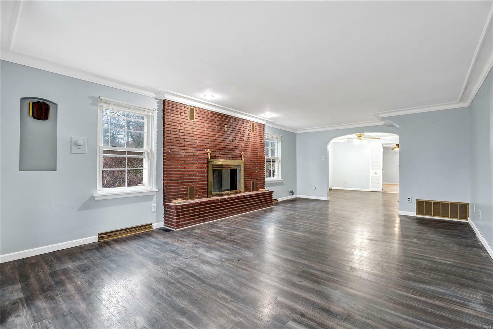 Property Photo: 703 Cunniff Place MO 63135