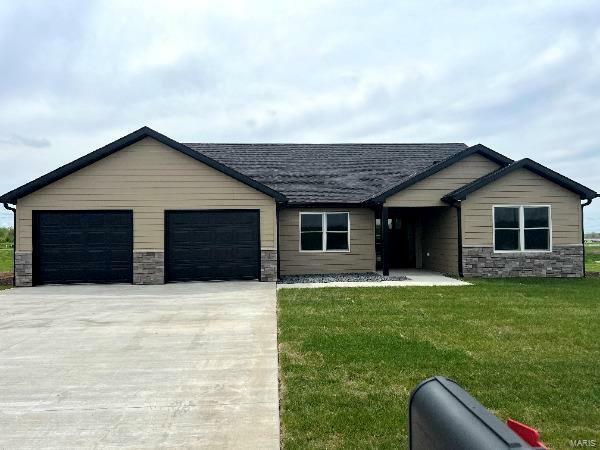 Property Photo: 201 E Larkspur Court MO 63401