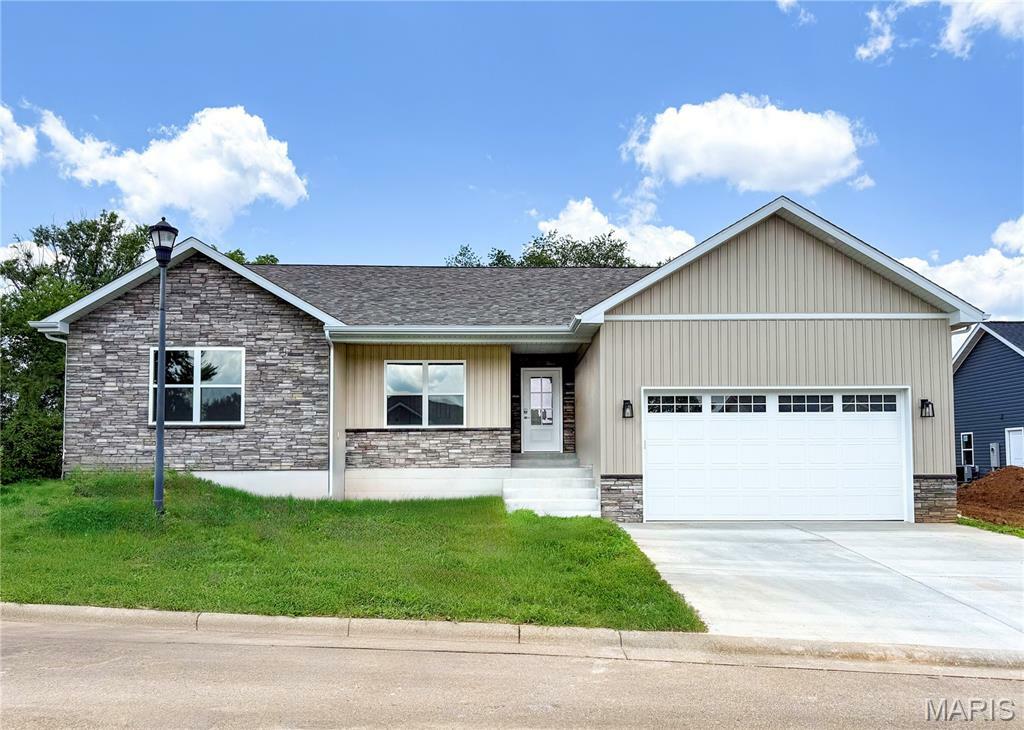 Property Photo: 201 Ariel Court MO 63601