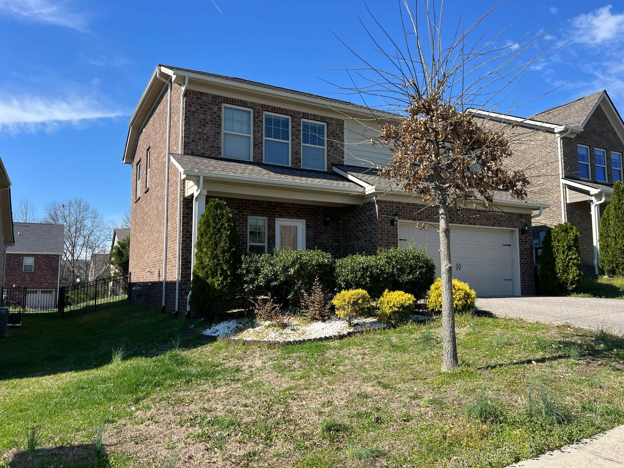 Property Photo: 405 Blackthorn Ln TN 37066