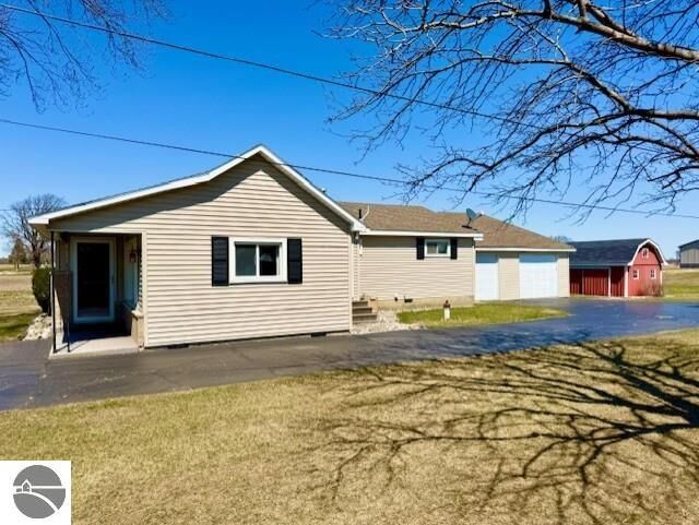 Property Photo: 1705 S State Road MI 48847