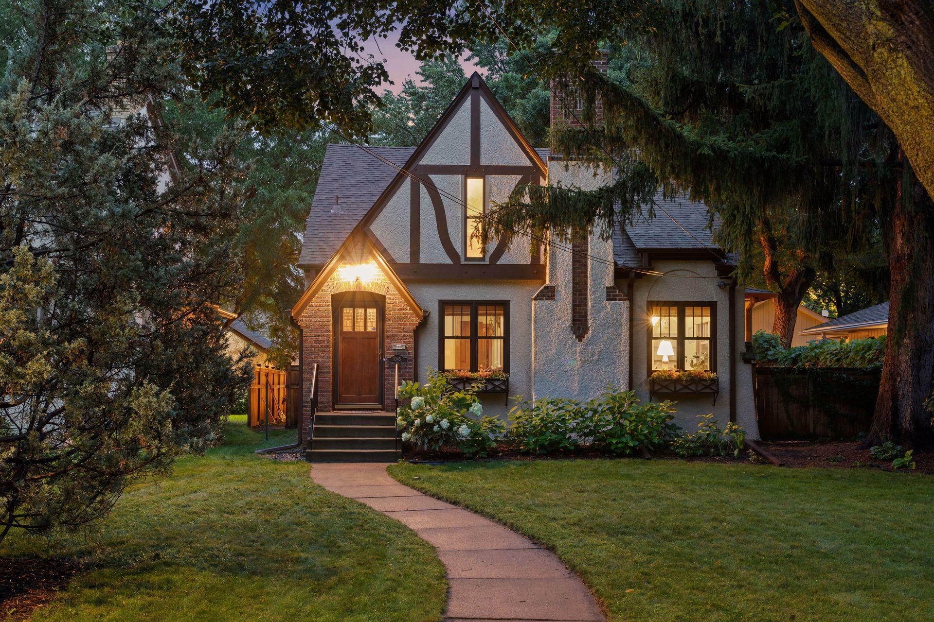 Property Photo: 1045 Thomas Avenue S MN 55405