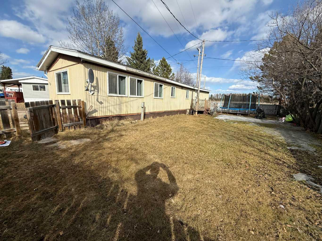 Property Photo:  810 56 Street 70  AB T7E 1P4 