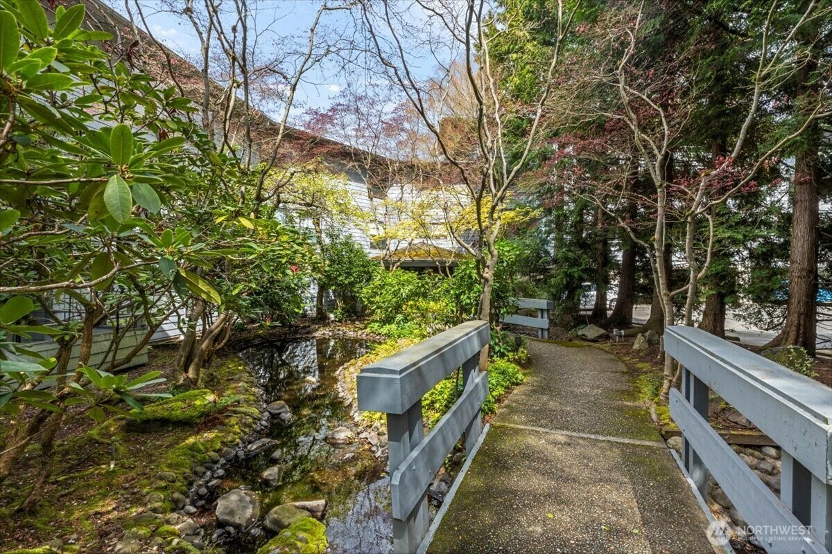 Property Photo: 7930 SE 34th Street 208 WA 98040