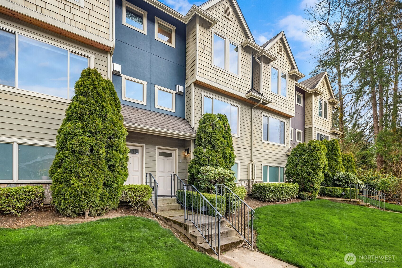 Property Photo: 1000 Front Street S 4 WA 98027