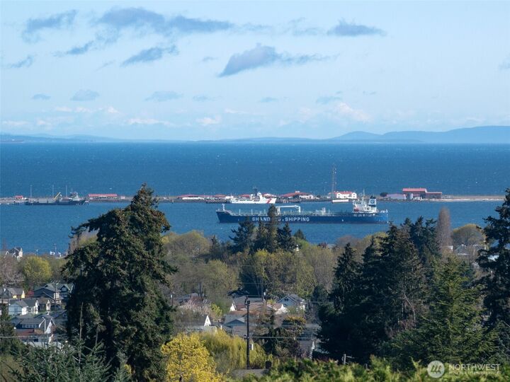 Property Photo:  525 E Park Avenue  WA 98362 