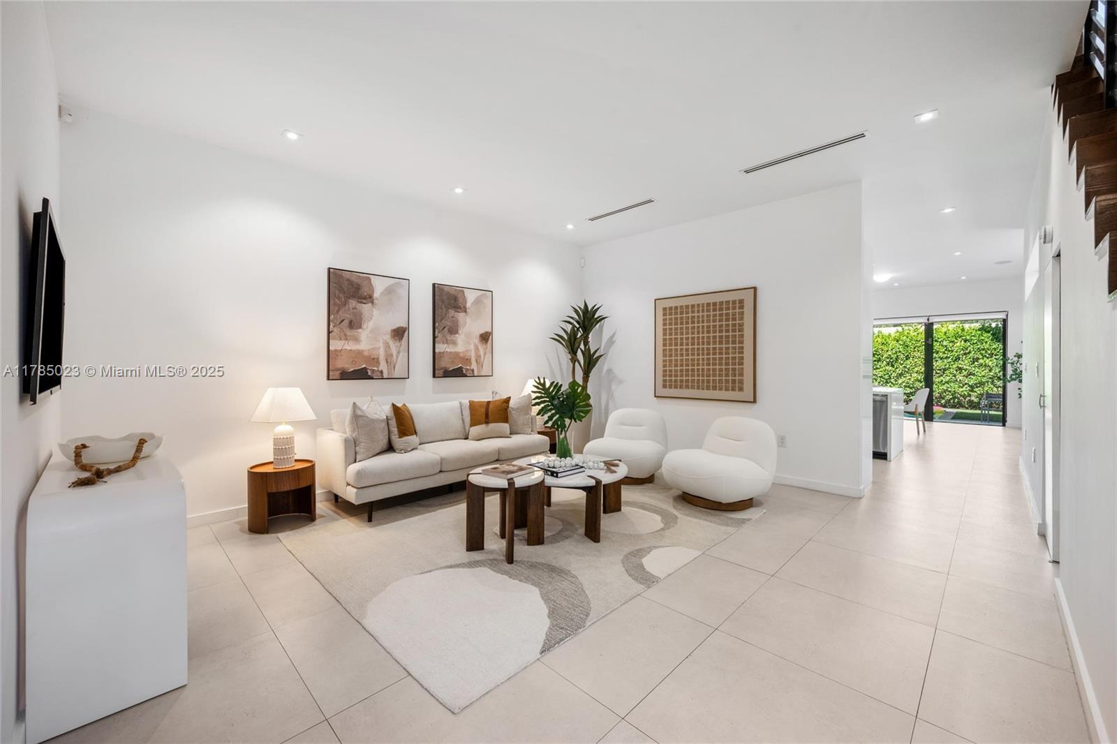 Property Photo:  3070 Elizabeth St 3070  FL 33133 