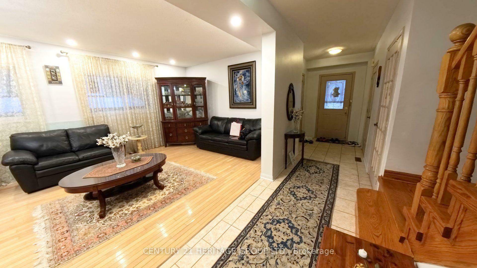 Property Photo: 765 Dillman Avenue ON L3X 2K3