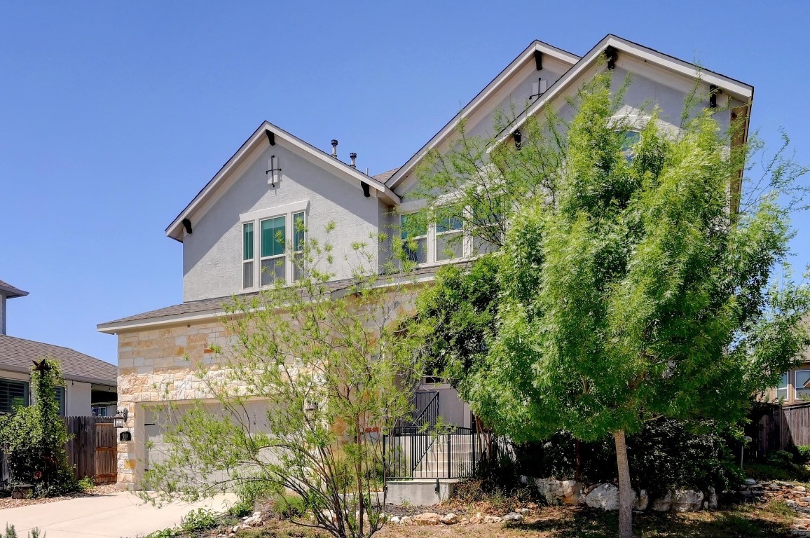 Property Photo: 910 Hi Path Way TX 78130