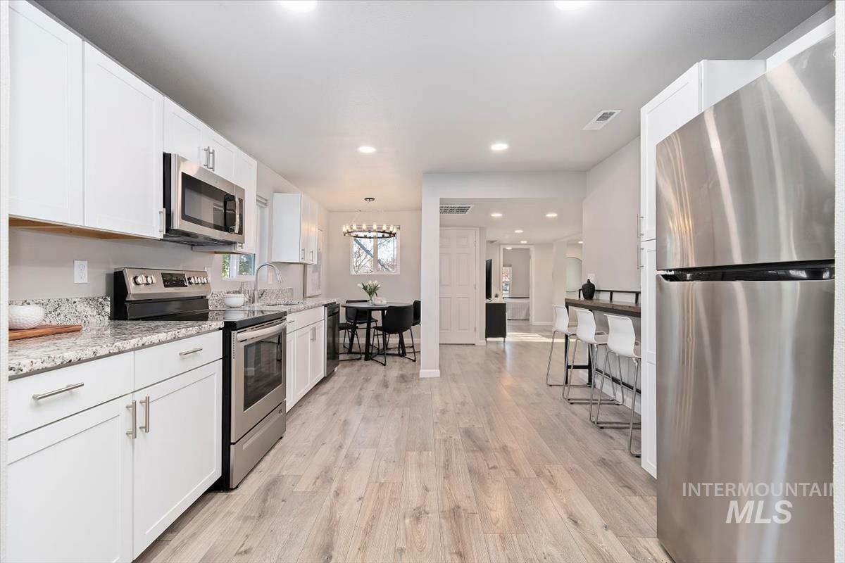 Property Photo: 1916 E Oak St. ID 83605