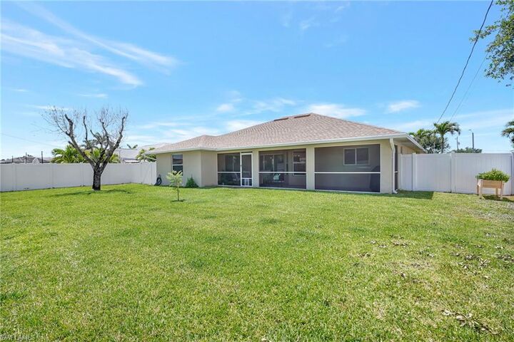 Property Photo: 4105 SW 9th Ave FL 33914