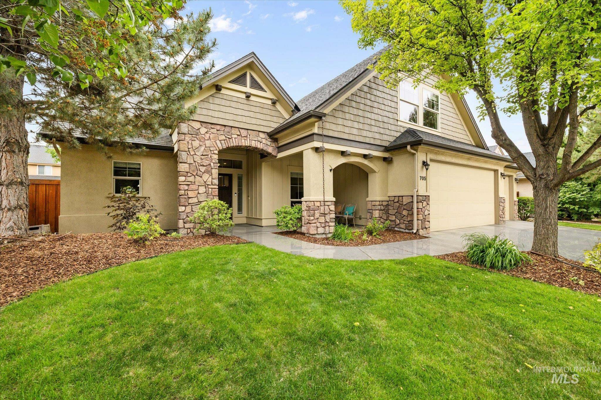 Property Photo: 705 E San Pedro Street ID 83646