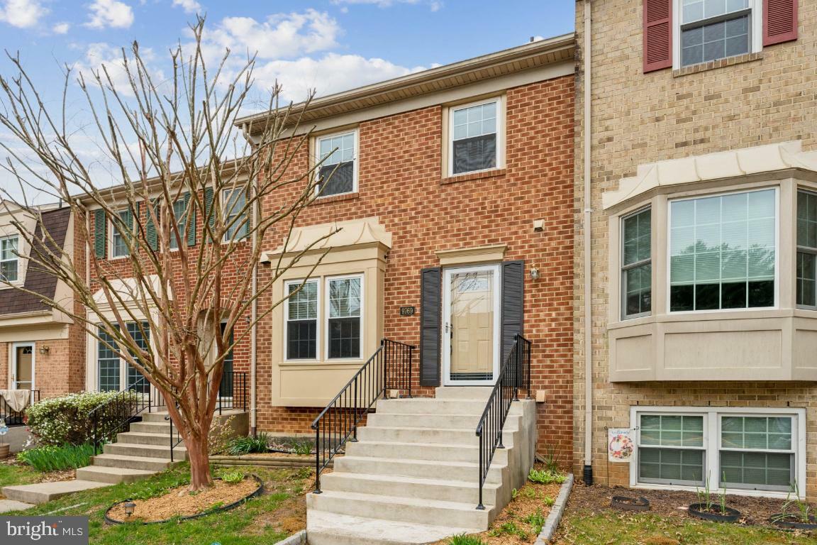 Property Photo: 9769 Lakepointe Drive VA 22015