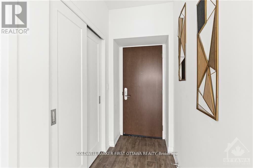 Property Photo: 805 Carling Avenue 3208 ON K1S 5W9