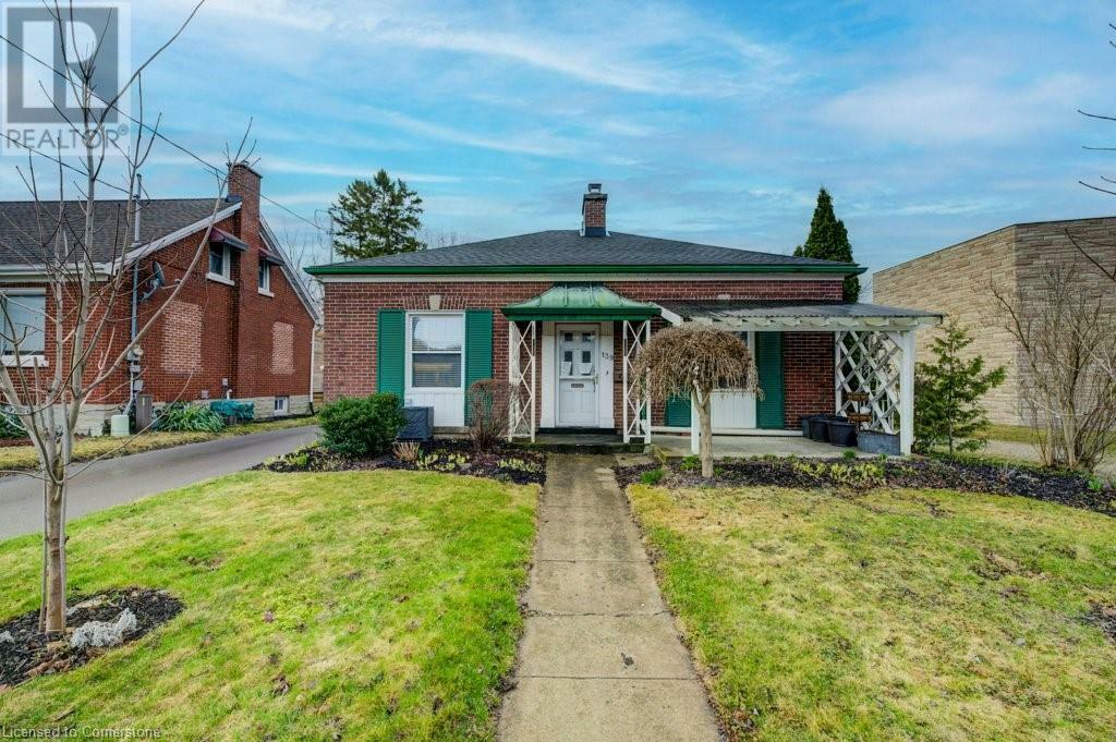 Property Photo:  139 Stirling Avenue South  ON N2G 3N8 