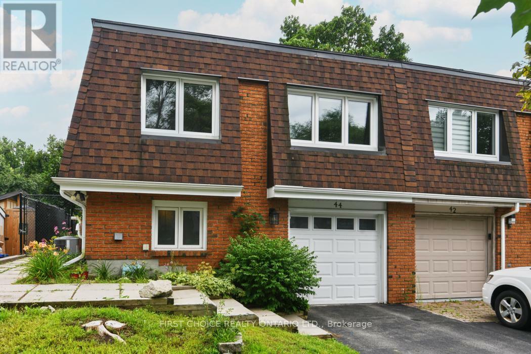Property Photo: 44 Oberon Street ON K2H 7X8
