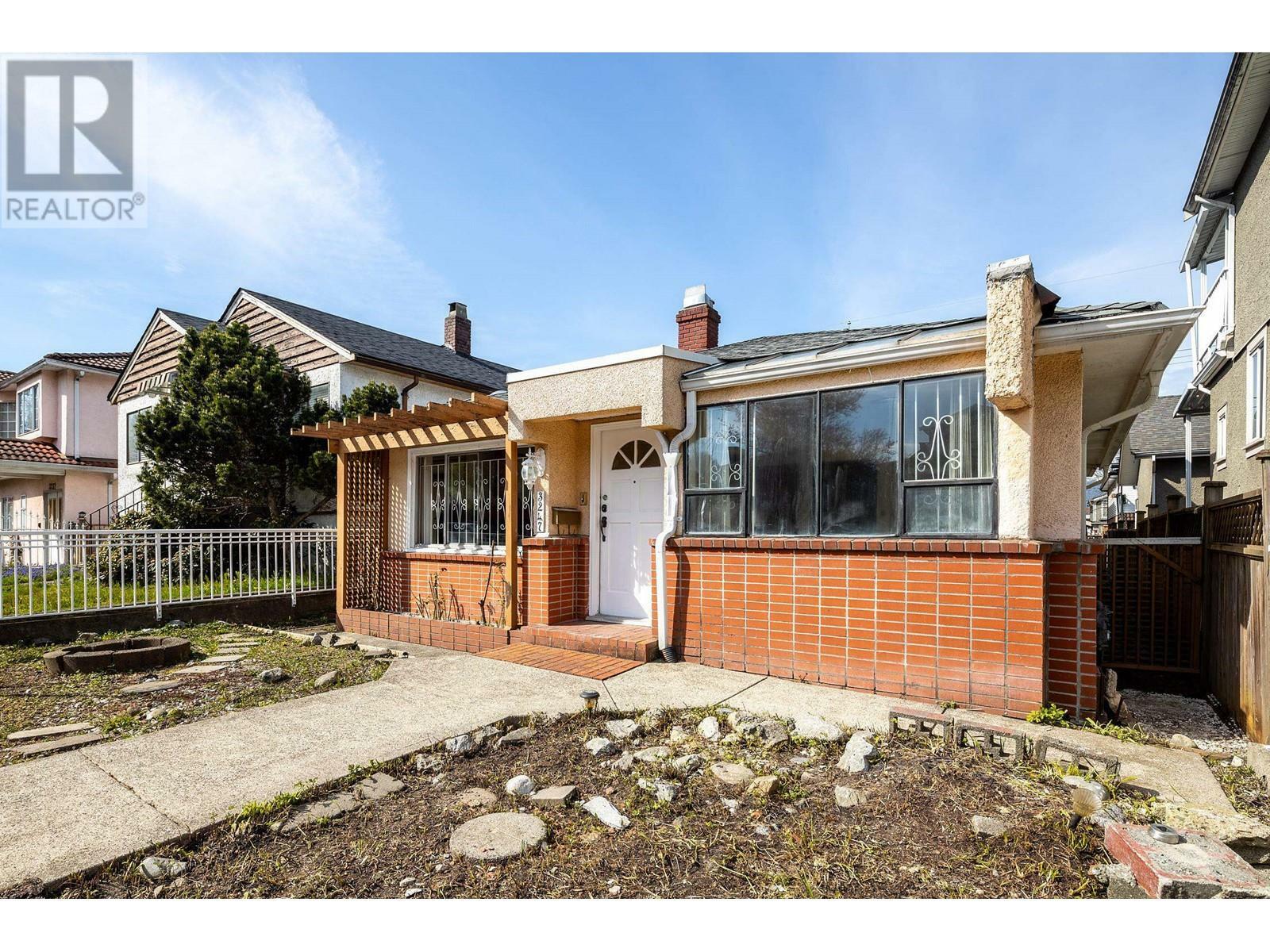 Photo de la propriété: 3247 Napier Street BC V5K 2X2